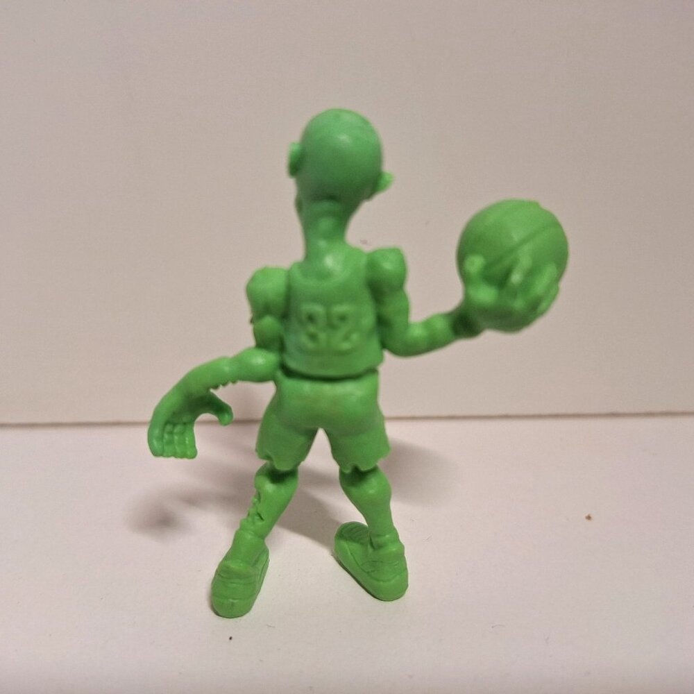 Jump Shot Rot SLUG Zombies Green Basketball Playing Zombie Jakks 2012 Series 2 - Picture 6 of 7